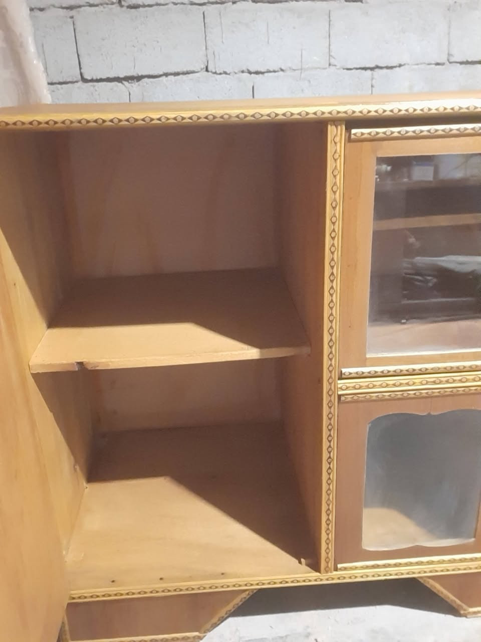 بوفيه مترتين ونص تسكام متعوب عليه اخت جديده نضافه شكل انته تقيم سعر ١٧٥ اكو توصيل  عنوني كربلاء حي عامل منطقه ثانيه رقمي ***********
