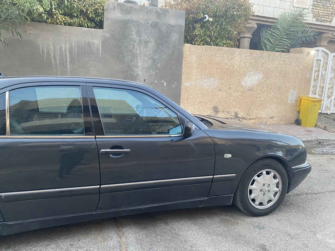 سلام عليكم مارسيدس ام عيون للبيع فقط
مديل 1997
محرك 320خراطيم
كير D4
كشنات كهرباء شغال   
كشنات خزن ميموري
غرفه جلد
مري تحكم كهرباء 
تبريدقطعتين 
برده خلفيه
تبريد ثلج 
رقم بغداد دولي بسمي
سياره خير من الله
مصبوغه عام للجماليه فقط
مكان السيارة الكوت

سعر 75 وبيها مجال

***********
