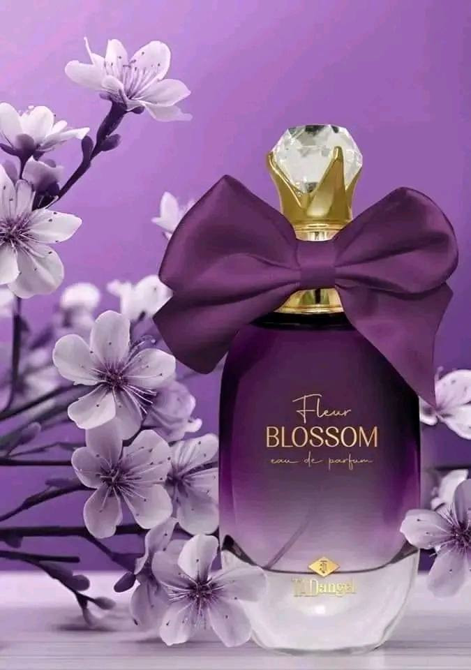 متوفر عندي تشكيلة عطور رجاليه ونسائيه ثبات وفوحان شرط  
عليهن عرض القطعه 30 الف والتوصيل مجاني 
*********** وتساب
