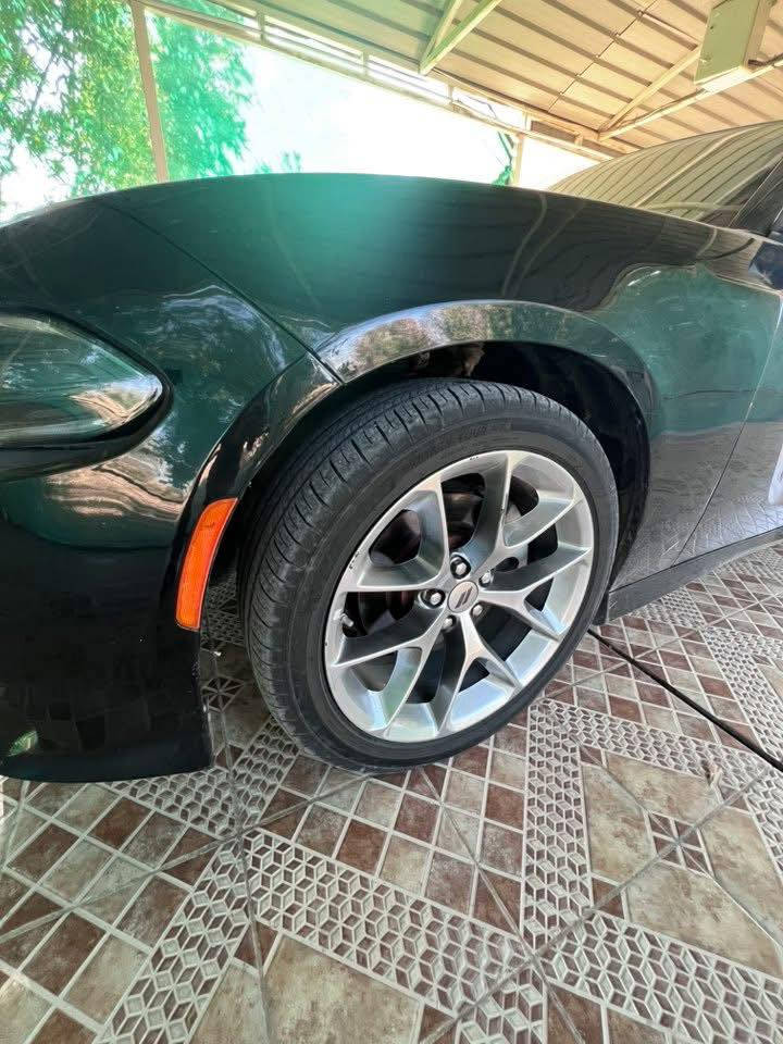 السلام عليكم للبيع او مراوس
جارجر GT

‎‏‎الموديل : 2022 (وارد امريكي ) 

‎‏‎اللون اسود 

‎رقم بغداد الجديد وتحويل مباشر 

‎‏‎المحرك : V6.  3.6L

‎‏‎المواصفات

‎تو ويل

‎شفتات ستيرن

‎سوبر تراك باك

‎شاشه كبيرة مع نظام ملاحة نفكيشن GPS

‎سستم صوت الپاين 

‎ويل قياس 20 انج 

‎مقاعد مخمل حظن

‎مقعد السائق كهربائي 

‎حساسات مع مانع تصادم خلفي 

‎تشغيل عن بعد 

‎محدد سرعة 

‎بلوتوث 

‎كاميرا خلفية

السيارة حالها حال الكلين فقط دعامية امامية صبغ 

مكانها بغداد

***********

‎
