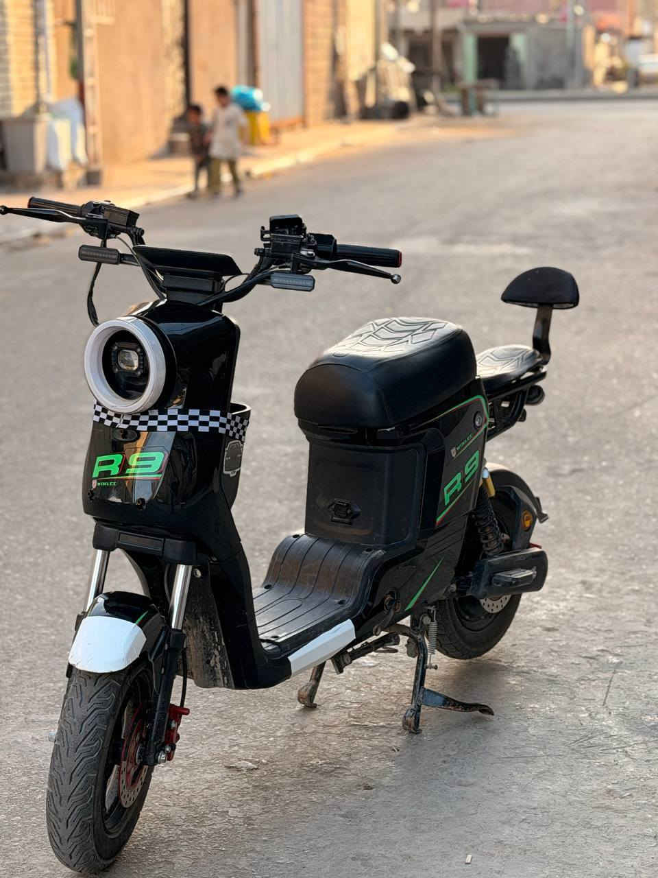 سلام عليكم باسكل نضيف ومرتب تجي تشوفه بعينك R9كلش حلو لون اسود السعر ٥٠٠ وبي مجال للطيبين رقمي واتساب متواجد *********** (كربلاء حي العامل)
