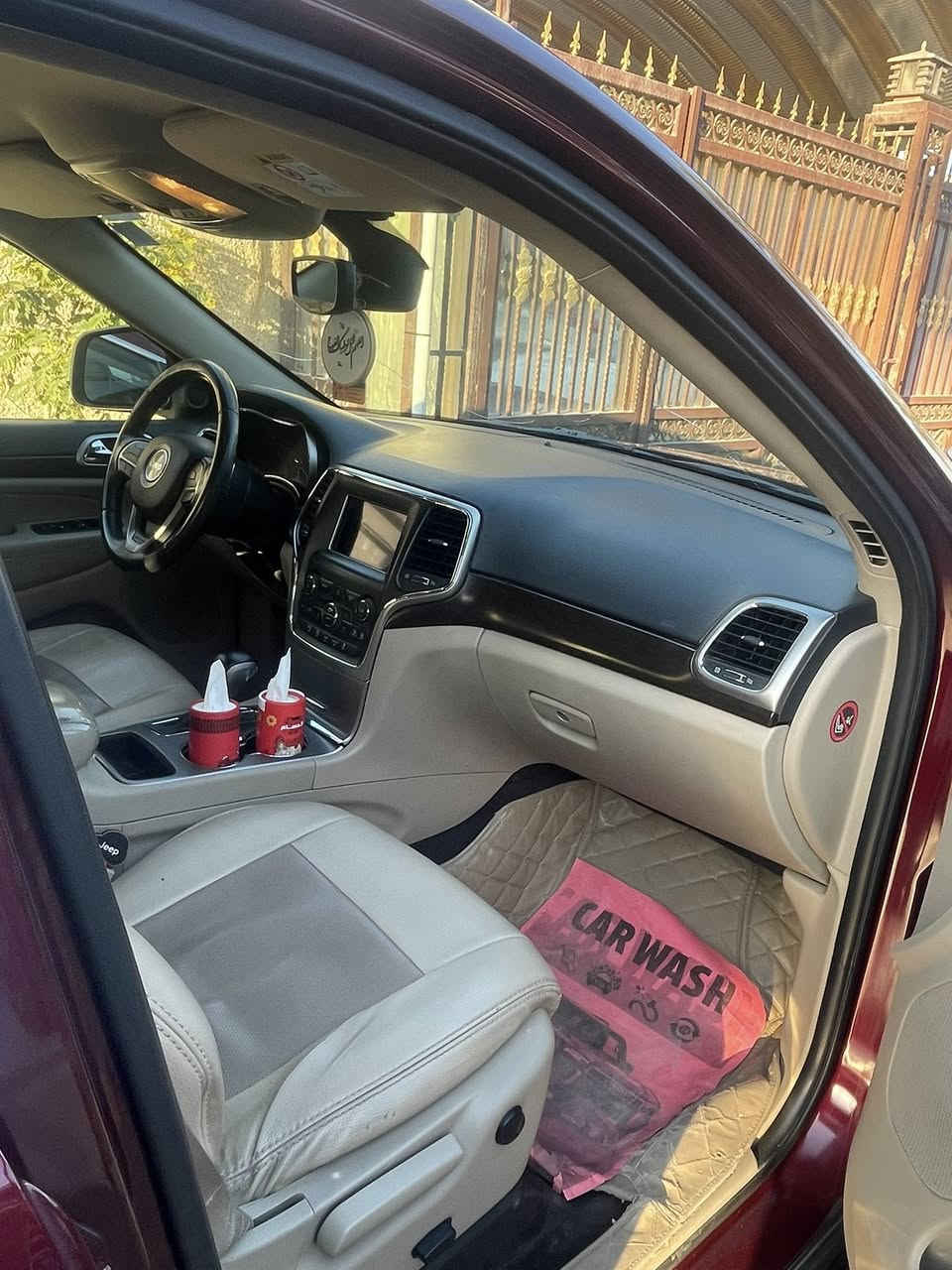 السلام عليكم
جيب لاريدو 2018 خليجي وكالة ليث العبيدي 
مكفولة ماشية 81 الف كم بغداد باسمي 
***********
