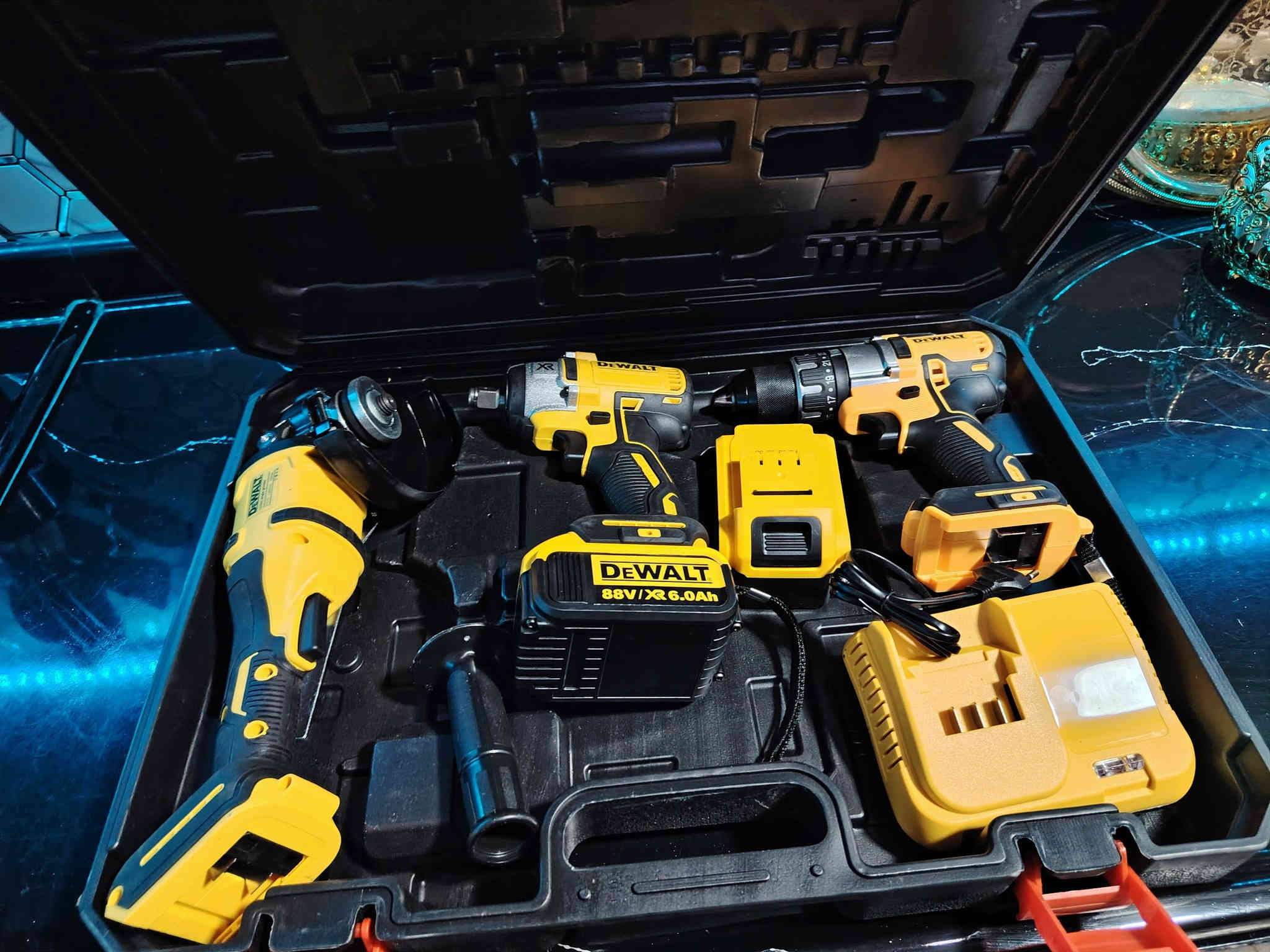 سلام عليكم دريل شحن او دريل لقمه او كوسره ١٢٥ حجم شاحنه سوبر جارج ٧٥ وتوصيل مجاني وذا انتا تجي تأخذه ٣ تقص من السعر كركوك *********** واحد اذار بطارية ٢٠٢٥موديل
