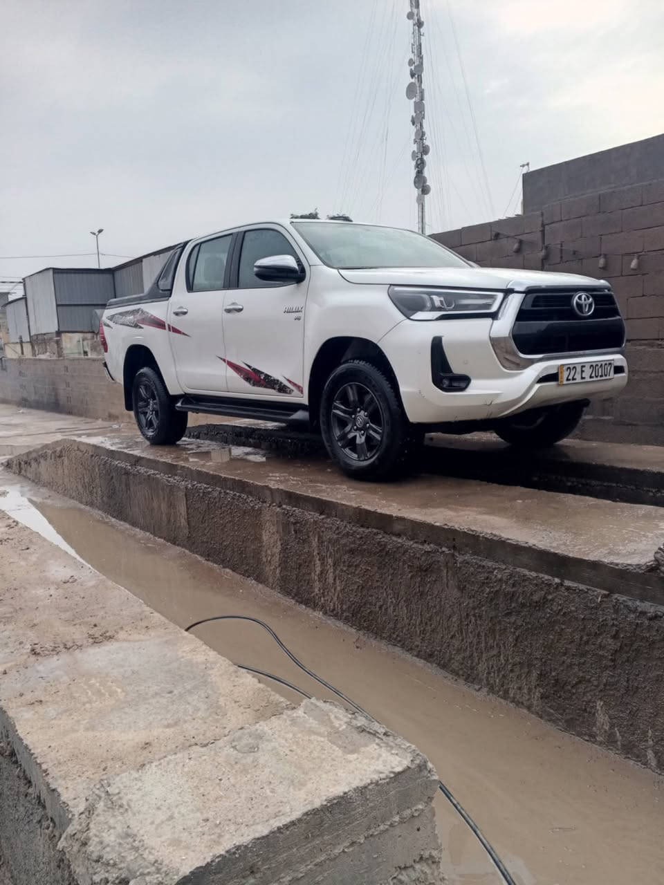 سلام عليكم للبيع بيكم فورويل 6سلندر مكفولة كفالة عامة فول مواصفات ماشية 65 الف موديل 2022 مكان بغداد رقم الهاتف ***********
