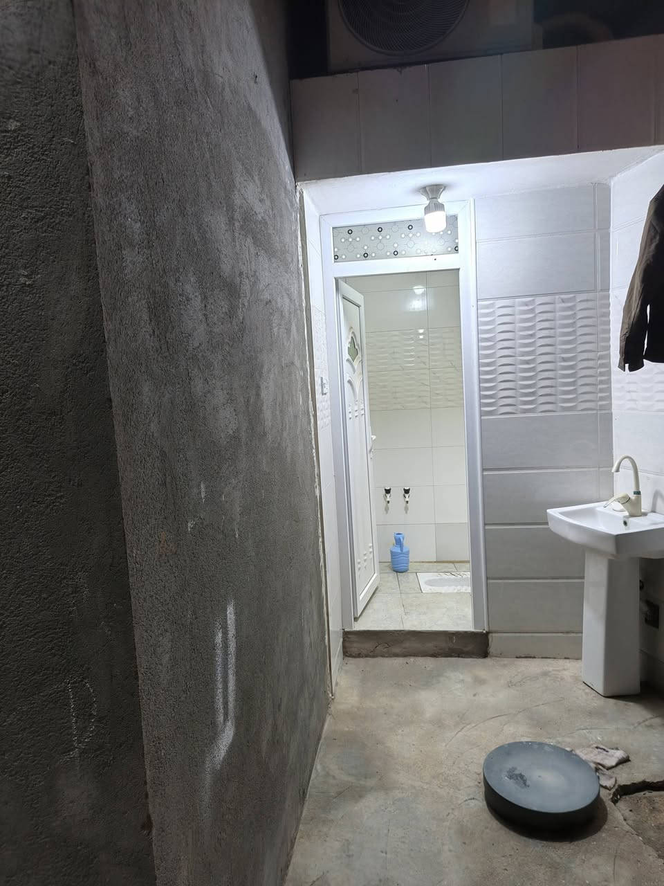 السلام عليكم
بيت للبيع مساحة 200م 
طابقين بناء درجة أولى شخصي
طابو صرف زراعي عنوان البصرة أبو الخصيب أبو مغيرة قرب جسر أبو مغيرة ع تبليط 
***********
