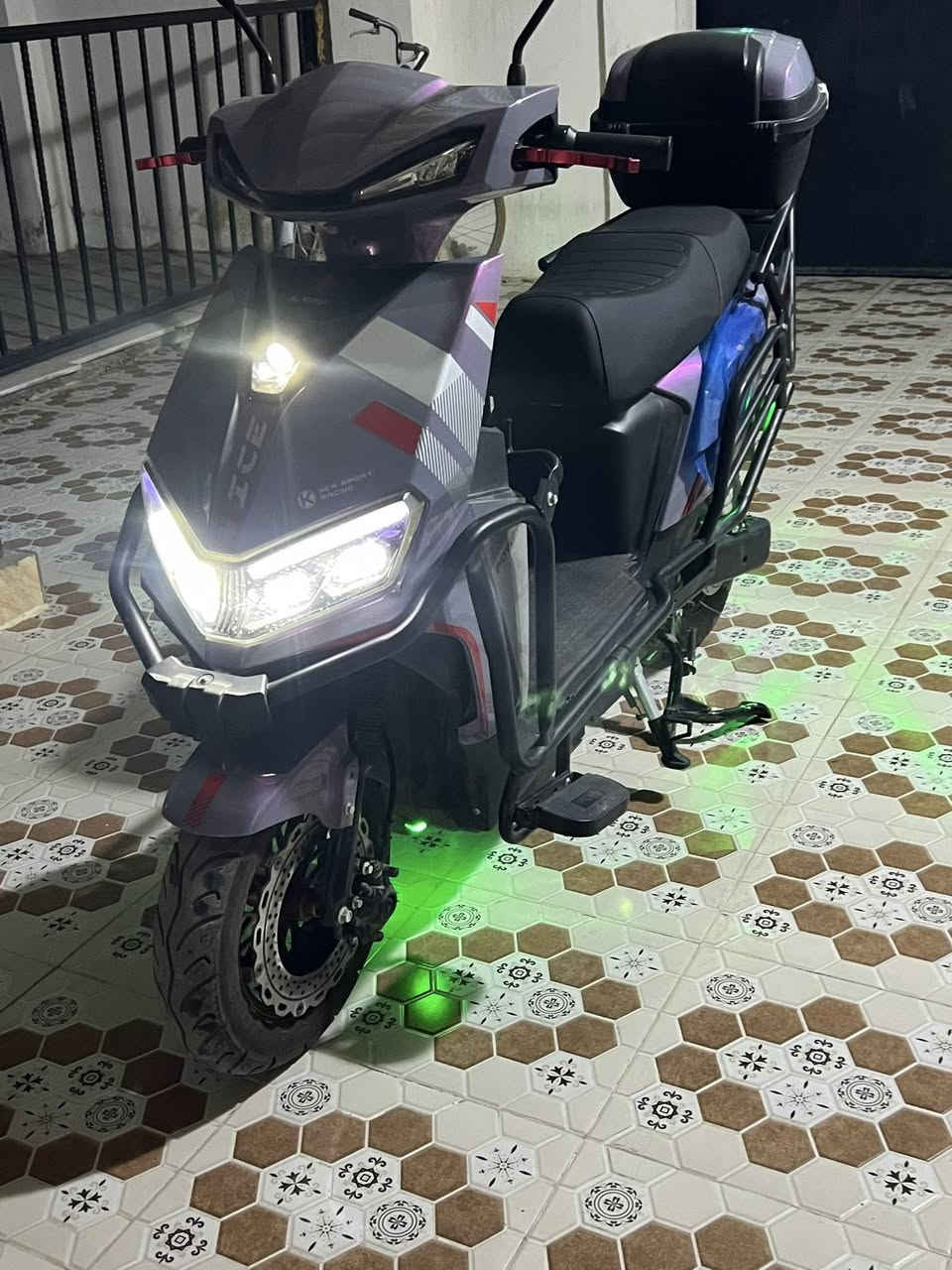 السلام عليكم + دراجة الماسة للبيع موديل 2025. + مستعمل نظيف جداً + مابيه أي عطل + 6 بطاريات جديدة +  فقط عداد الشحن يقرة غلط + اربع سرعات والسرعه القصوى 99 + السعر 700  وبي مجال + العنوان تأميم دواجن

0781 879 1327
