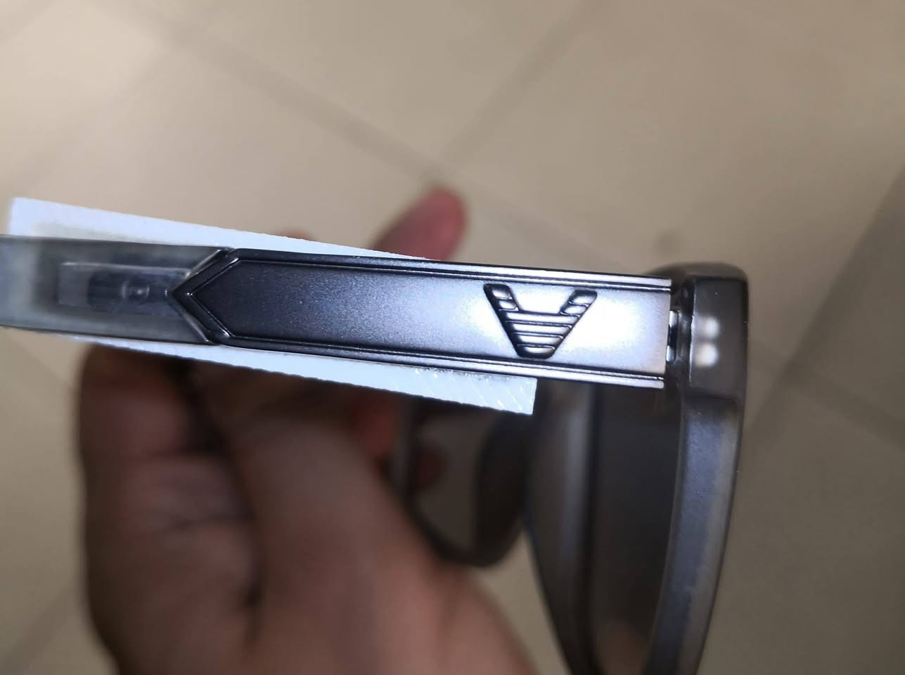 نظارة رجالية ماركة أرماني 
بالة اوربي نظافة 💯 
قياس 60 ملامح وسط وخشن 
عدسة مستقطبة مفلترة 
بوليرازد حماية من اشعة الشمس 
يوفي UV400 حماية من اشعة فوق البنفسجية 
قطعة راقية كجول ورسمي 
للحجز على خاص 
أو مراسلة واتساب ***********
توصيل لكل محافظات العراق
