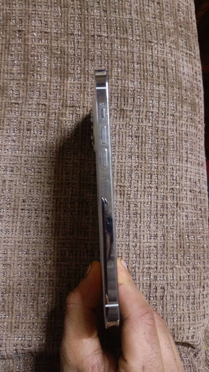 السلام عليكم إيفون 13 برو ماكس ذاكره 256 بطاريه بلادي 86 الجهاز جداً جداً نضيف افحص وين ما تريد الجهاز شخط مابي عنوان بغداد الدوره ***********
