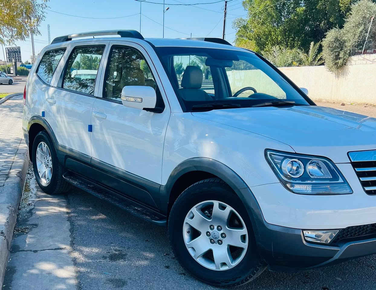 سلام عليكم
موهافي 2012
لون ابيضّ لولوي
داخل جلد
فتحه 
سويج
٣ قطع تبريد وتدفئه 
7 ركاب
مكينه v6 3800
تحكمات ستيرن
حساسات
شاشه أندرويد 
كأمره خلفيه 
كشن كهرباء
تو ويل
ابل كار بلي
السياره تحويل ثاني يوم وأرقام جديده باسمي
***********
