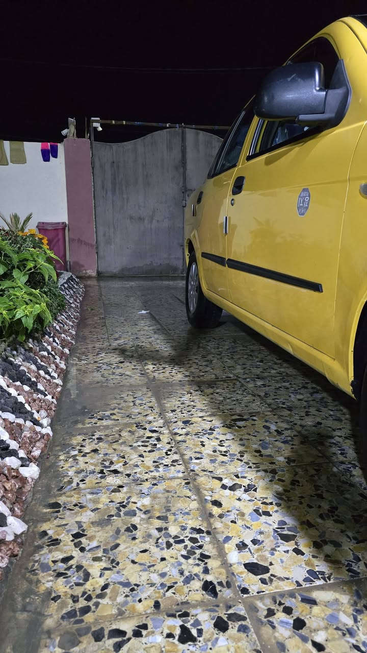 للبيع طيبه 2016 رقم بغداد نكليزي سياره مكفوله عده طخه بلبنيد مديل 2016 مكينه كير جديد حداديه جديده تخم تاير جدد***********
