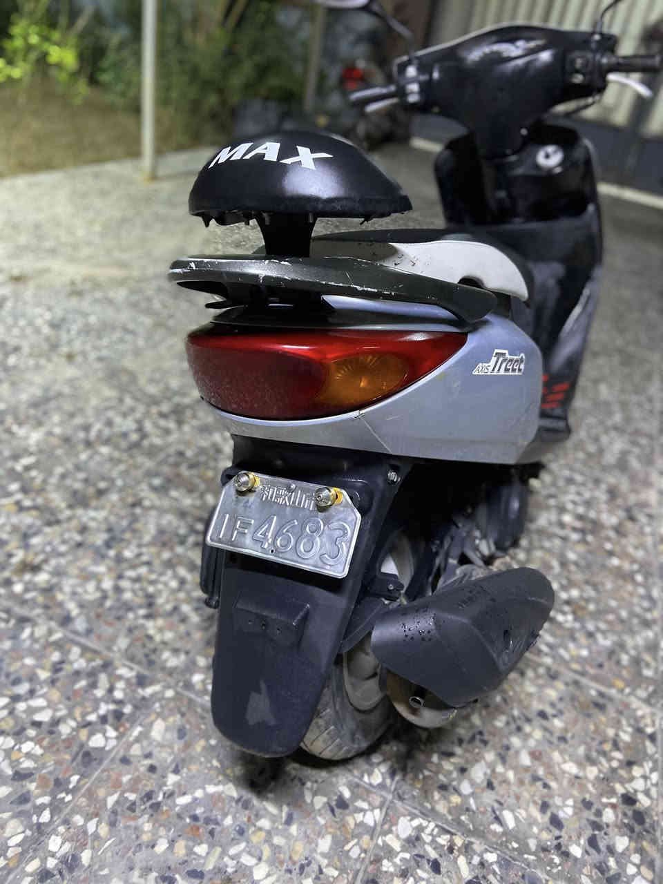 اكزز للبيع مكينه بلاديه ممفتوحه خرسه ادامه كامله نقصها بس ستان تعليك وعداد مكسور الكيج مال بانزين شغال الدراجه نكره بكل وقت سعرها 650 مكاني بغداد الكاظميه 
واتساب ***********
