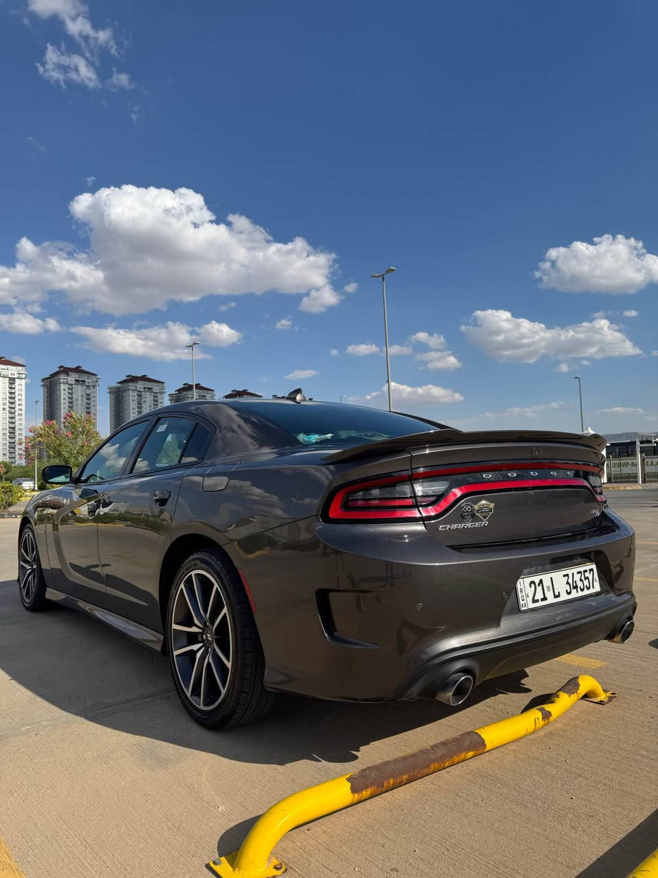 للبيع دوج جارجر RT موديل 2020

محرك 5.7 HEMI V8 بقوة وأداء معروفين، السيارة فول مواصفات وبحالة ممتازة جداً، استخدام شخصي.

المواصفات:
• محرك 5.7 هيمي
• كير أوتوماتيك
• فول مواصفات
• شاشة كبيرة
• كاميرا خلفية
• حساسات
• تشغيل بصمة
• تشغيل عن بعد
• مقاعد كنتاره وجلد
• مقاعد تدفئة وتبريد
• تحكم ستيرن
• مثبت سرعة
• إضاءة LED

ملاحظات:
• السيارة بدون فتحة سقف
• صبغ دعامية أمامية فقط
• بدون شخط وتعديل بارد وتبديل قطع
• المحرك والكير و الحداديه بشرط
• ماتحتاج أي مصروف

السيارة جاهزة للفحص.

للاستفسار والتفاصيل أكثر يرجى التواصل على الخاص.
او التواصل على رقم الهاتف
 ***********

——————— 

بو فروشتن: دوج جارجەر RT مۆدێلى 2020

مەکینەی HEMI V8 5.7 فول مواسەفات بتوڵە و دریفتی پێنەکراوە و ستۆکە بە کوردیەکەی ماڵی دۆستە و عەزێت نەدراوە 

مواسەفات:
.مەکینەی HEMI 5.7
گێر ئۆتۆماتیک 
فول مواسەفات 
کامێرای دواوە
شاشە گەورە 
رادار
بەصمەیە 
کوشن کەنتارە و چەرم 
کوشن هیتەر سارد و گەرم 
کۆنترۆڵی ستێرینگ 
تەحدید سورعە
لایتەکانی LED 

تێبینی :
کلین تایتڵ 
بەس دەعامی پێشەوەی بۆیاخە 
بێ شوخت و پارچەی گۆراو 
گێڕ و مەکینە بە شەرت 
هیچ مەسرەفێکی تیا نیە 
بە شەرتی فەحسی بۆیاخ و گێڕ و مەکینە هەموو گیانی بە شەرت 

بۆ زانیاری زیاتر نامە بنێرە یان پەیوەندی بکە بەم ژمارەوە:*********** السليمانية, العراق
