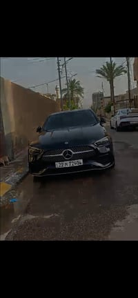 C200 وارد الماني ضمان دولي اجت كلين بدون حادث وصار عدي جاملغ خلفي فقط ...
