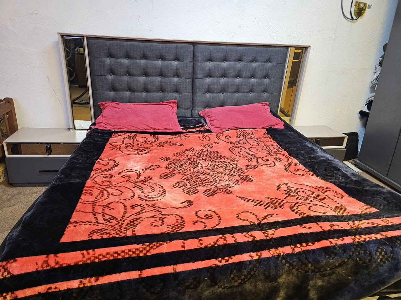 سلام عليكم غرفة تركي استعمال سنة جديده مثل ماموضح ب مليون ونص وبيهه مجال للاستفسار خاص او الاتصال على الرقم *********** مكاني بغداد المحمودية
