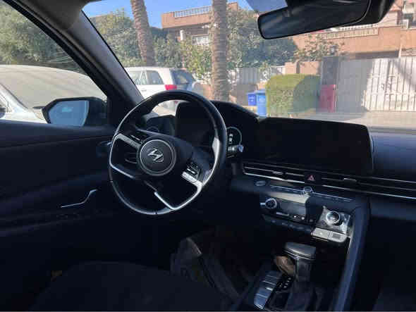 السلام عليكم 
النترا ٢٠٢٣ فئة sel 
بيع مستعجل 
ممشاها عشرينات بس ممتاكد منه شكد بالضبط 
بدون ارقام اني المستورد باسمي والترقيم ميطول ابصملك مباشر 
السعر ١٢٨ وماكو هيج سعر بالسوك كله وبالعافيه ع الي تصير من نصيبه 
مكانها بغداد / حي الجامعه 
*********** بغداد
