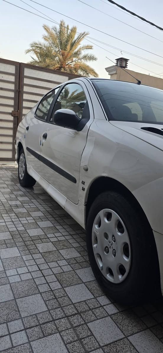سلام عليكم بيجوفرنسي  ٢٠٦ موديل ٢٠٠٩ السياره نظيفه جدا كير عادي أربع جام كهرباء رقم بغداد مكانها بابل أبي غرق للاتصال و الاستفسار أكثر على الرقم ***********  السعر ٤٣ ورقه
