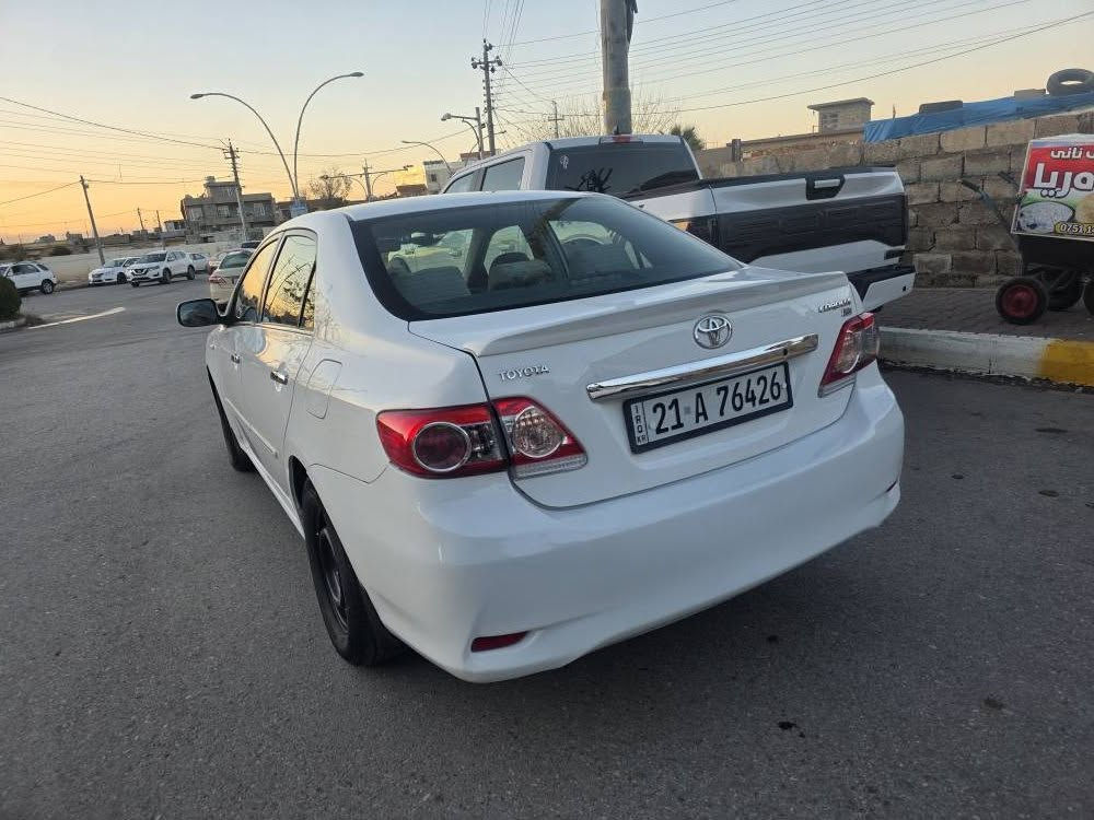 بیکاشۆ 2009
ئۆتۆماتیک مەکینە 16
یەک پارچە بۆیاخ بێ ناوگرتن
سەنەوی دوو مانگە تەواو بووە
گێڕوو مەکینە بەشەرت
تەحویلوو خرامە بەشەرت
بێ مەسرەفە

سیعر// 114 گەڵا کۆتای

 شوێن//هەڵەبجەی شەهید
***********
*********** حلبجة, السليمانية
