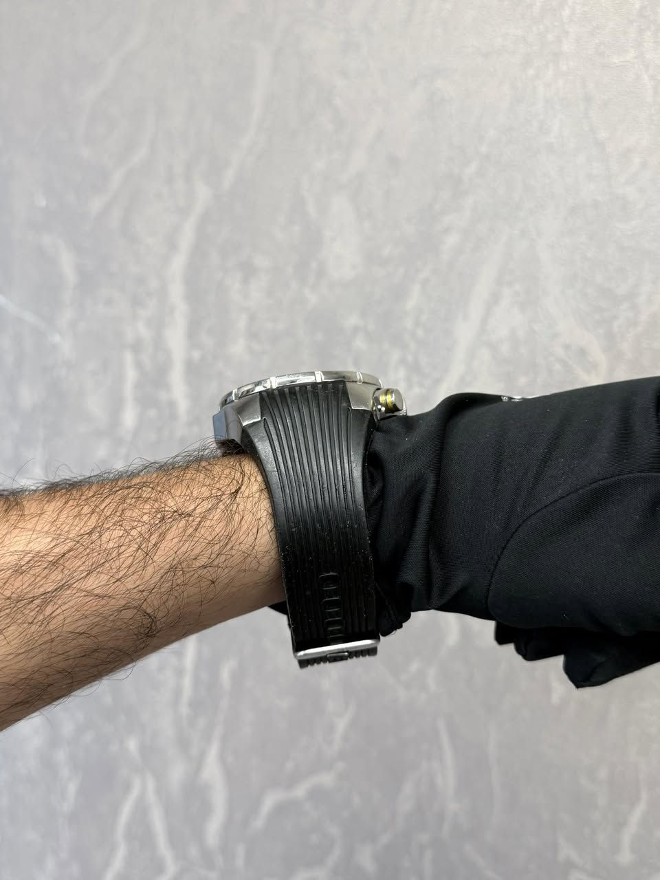 🔥 للناس اللي تحب الفخامة والتميز 🔥
⌚ ساعة Bernhard H. Mayer الأصلية

تصميم رياضي فاخر يخطف النظر من أول لبسة ✨

تفاصيل أنيقة ولمسة سويسرية تبين الهيبة والفخامة باليد 👌

✅ Swiss Made

✅ تصميم نادر ومميز باللون الأخضر

✅ كرونوغراف رياضي

✅ سوار مريح وفخم

✅ مناسبة للكاجوال والرسمي

الساعة مستعملة بحالة جيدة جداً مع آثار استخدام خفيفة طبيعية 👍

💰 السعر: 1000$ قابل للتفاوض للجادين فقط

🚚 يوجد توصيل داخل المحافظات

إذا تدور ساعة تعطيك حضور وفخامة… هاي اختيارك 🔥

للاستفسار خاص 📩


**إذا كنت صاحب هذا الإعلان وتريد حذفه لأي سبب، رجاءا أرسل رسالة إلى الدعم الفني**