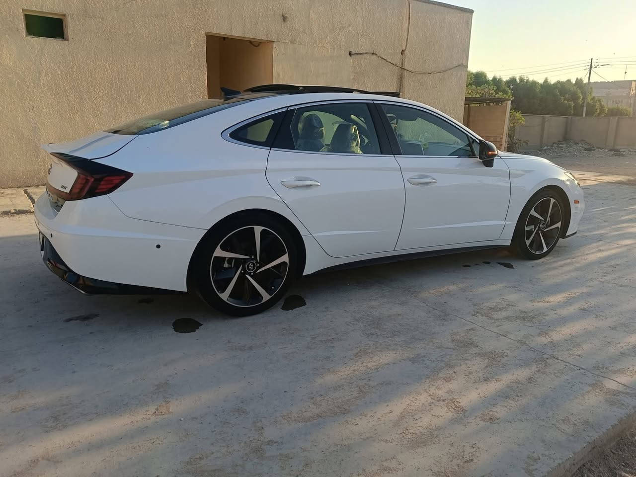 سلام عليكم هونداي سوناتا امريكي موديل 23
الضرر شبر بارد بالجنطه فقط
سياره فول 1/1 بانوراما تشغيل بصمه ابواب بصمه 
بشاير بالمري رادارات تبريد خلفي كشن كهربائي كشنات جلد 
مثبت سرعه تحديد مسار توقف ذاتي وبعد ويا هواي مواصفات ماكينه 1600 تيربو مرقوب  
سياره حره باسمي
مكاني البصره الزبير 
الرقم ***********/////.  ***********
