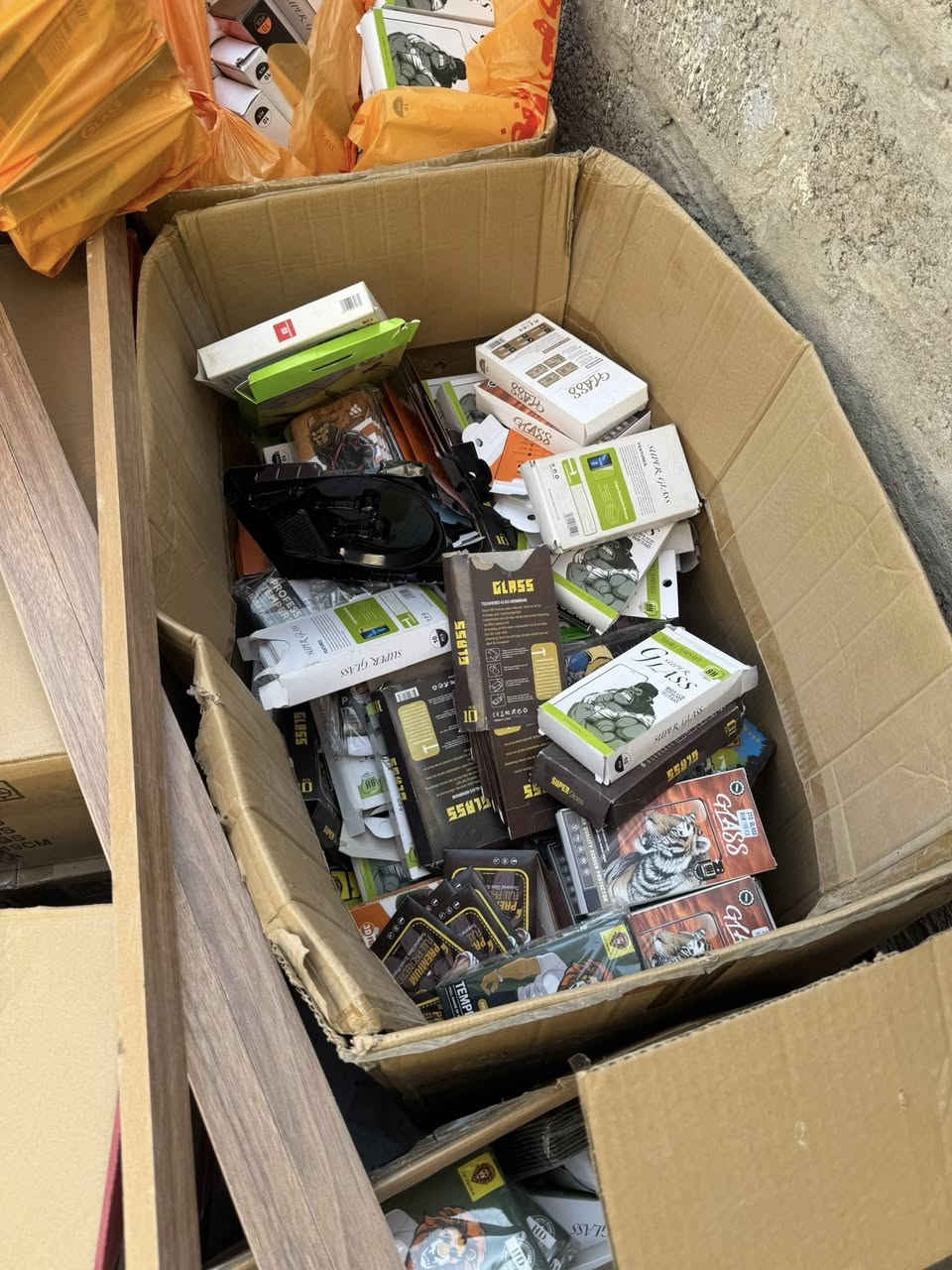 السلام عليكم شاشه ضد الكسر الكل الموبايلات للبيع مفر وجملة بسعر مناسب***********
