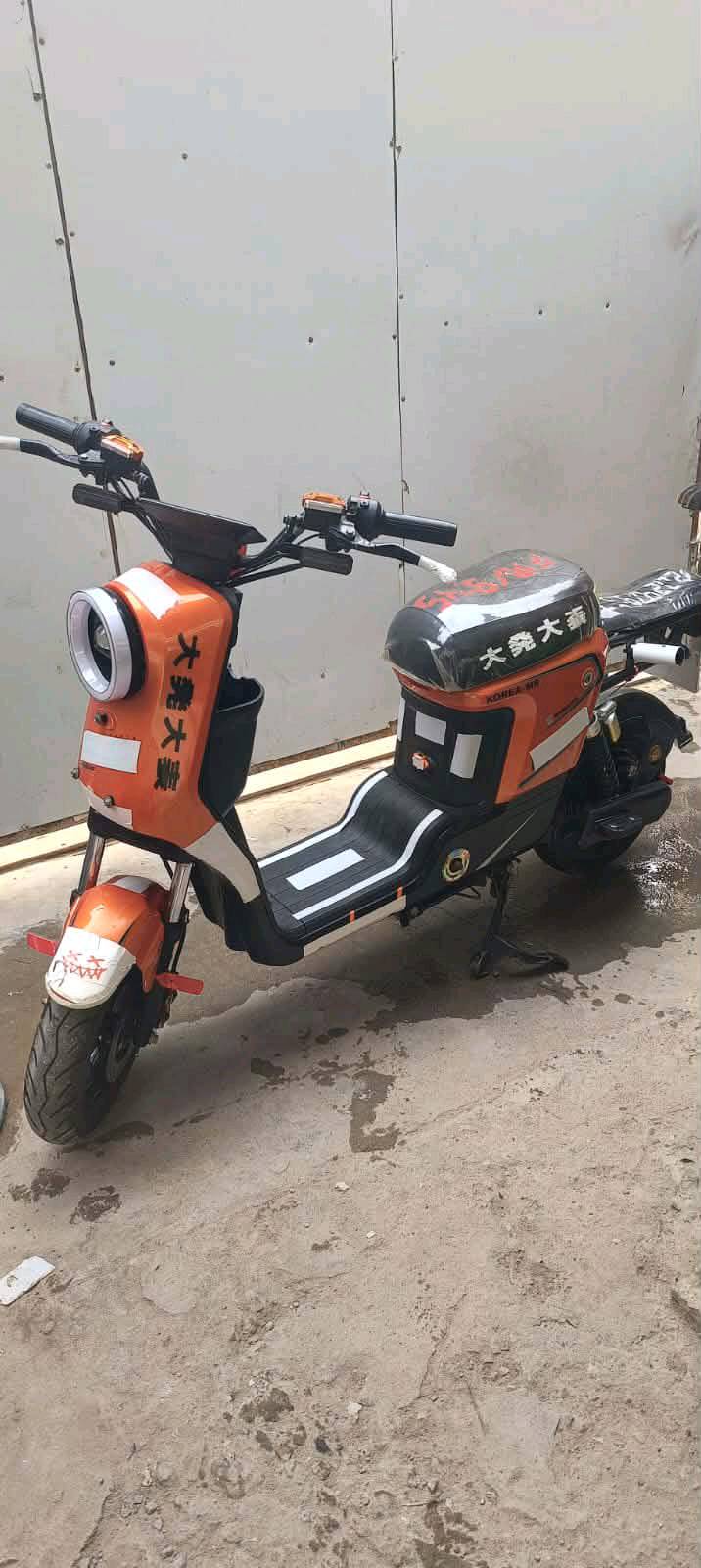 السلام عليكم دراجه شحن R9 موديل 2025 الدرجه جديد بعديه بل كرتون بعديه بل وكل كلشي مابيه جهذ الدرجه للشراي 