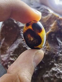 احجار طبيعية ذمة مصورة كل حجر وسعرة وما نختلف بالسعر للتواصل خاص او عل...