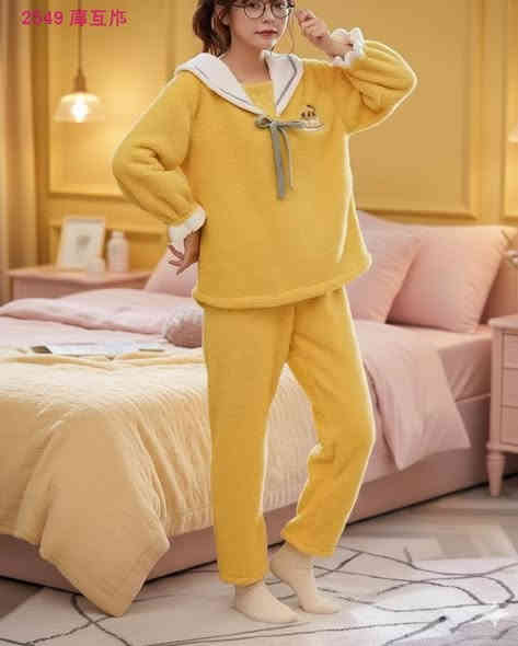 عرض خاص 🔥 
تراك فرو نسائي ثخين جداً ⛄️ 
#سعر_القطعة_١٠٠٠٠_فقط 🔥 
قياسات XL / L قالب راهي 
تتوفر خدمة توصيل موصل وجميع المحافضات 
☎️ ***********
