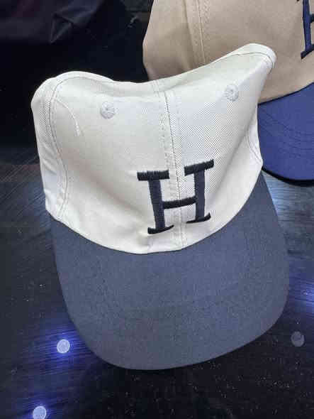 قبعات رجالي - نسائي 
جملة فقط للاستفسار ***********
