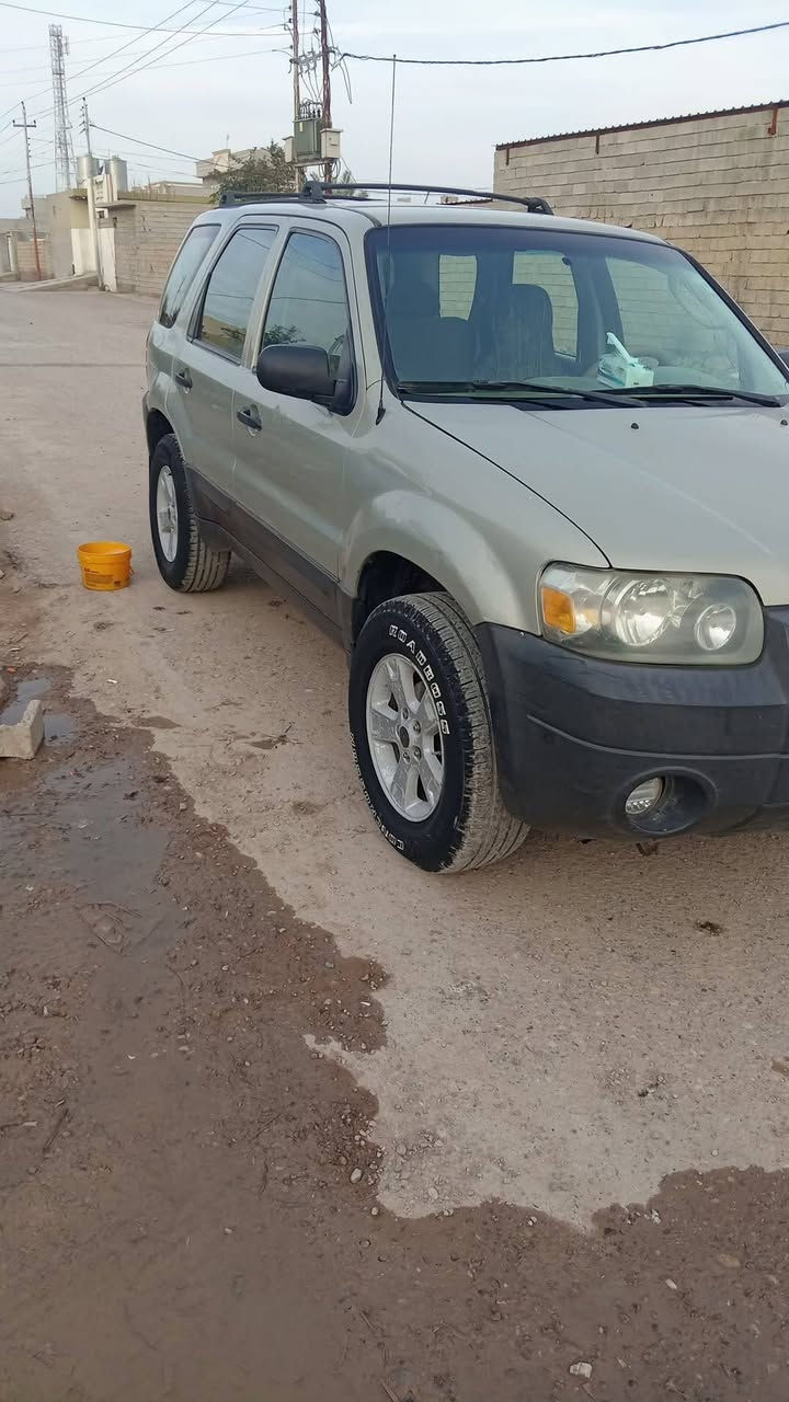 سلام وعليكم فورت للبيع رقم ديالى كفالة عامل كهربائيات كلهة شغالة تخم تاير جديد تتفهة تبريد شغال  لسيارة بسمي تحويل ثاني يوم موديل 2006 مكاني ديالى جلولاء ستفسار اتصال على رقم ***********
