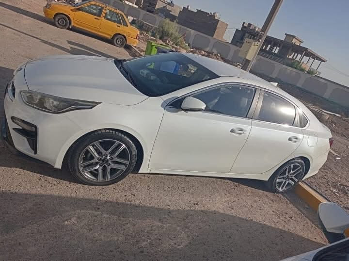 كيا K3  موديل 19 سياره جاهزه للاخير بيه صبغ احزام بدون حادث خليجي فول عدا الفتحه السعر 115 وبيه مجال  ***********

