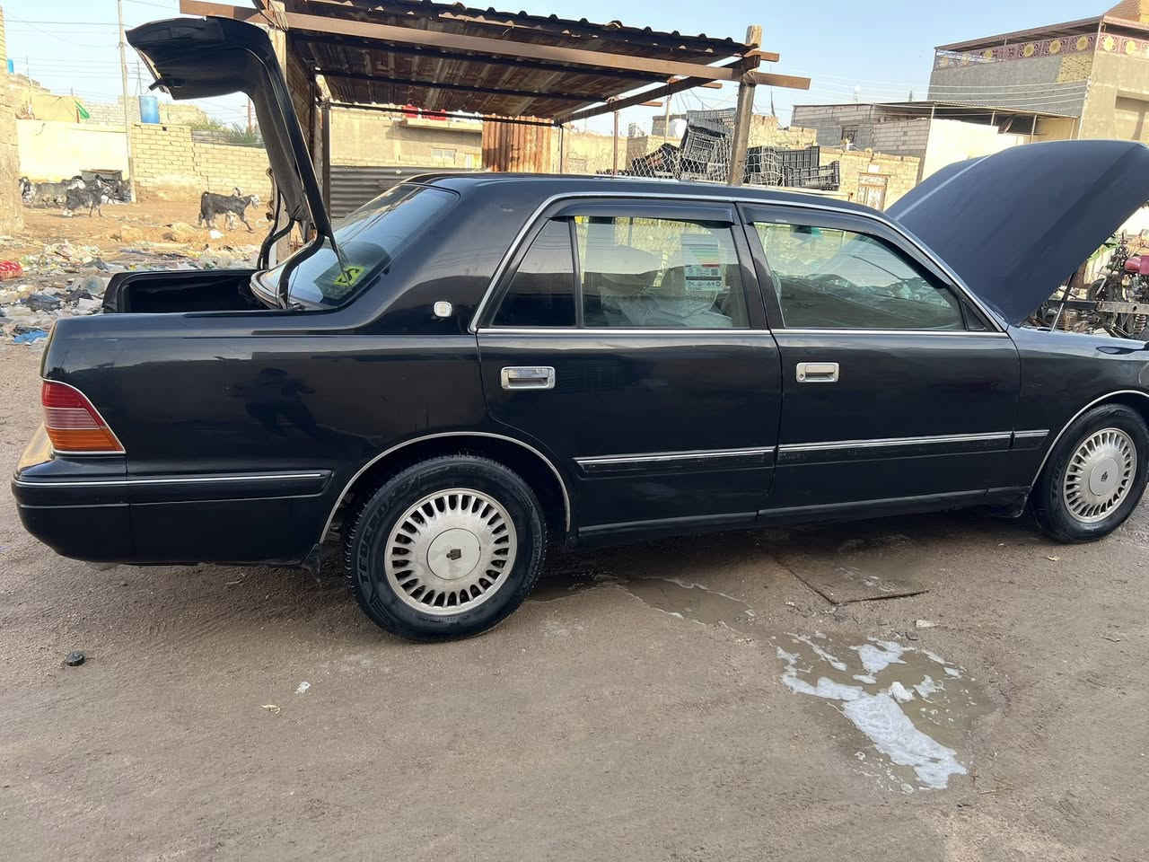 سلام عليكم سياره راس الثور تكم اسود فول 5دكم موديل 1997مكفوله من كص ونفل جثه وضربه قويه بيه ضربه باجاملغ امامي خفيفه بيه مكان صبغ محور ما ينكفل من صبغ تبريد شغال كهربائيات كله شغاله مكينه 3000 فيفيتي بسمي رقم نكليزي حداديه حلو سعره 85بيه مجال مكان بصره شط العرب فيحاء رقم هاتف ***********
