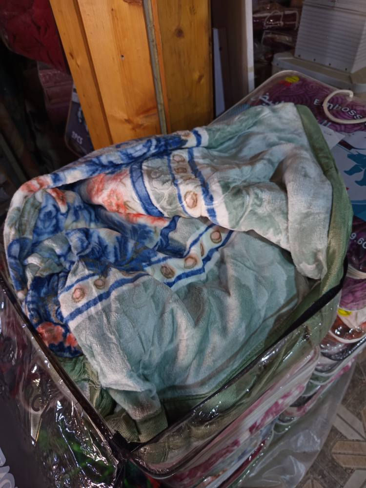 🛌 وجبة جديدة من البطانيات الفاخرة وصلت الآن! 🛌
جددوا دفء بيتكم مع تشكيلتنا الجديدة والمميزة، ألوان تجنن وخامات تخبل تناسب كل الأذواق. اختاروا اللي يناسبكم من القائمة التالية:
1. بطانية (رسم + لمعة) ✨
الوزن: خفيف وعملي.
المميزات: نقشات رسومات فنية مع لمعة مميزة، متوفرة بمختلف الألوان والأشكال.
2. بطانية (سادة + لمعة) ✨
الوزن: خفيف.
المميزات: لعشاق البساطة والرقي، سادة بلمعة براقة.

3. بطانية (نقشة + محفر + لمعة) - الملكية 👑
الوزن: ثقيل (8 كيلو) لدفء مثالي.
المميزات: شغل محفر بارز ونقشات راقية جداً.

4. بطانية (نقشة + محفر + لمعة) - العملاقة ❄️
الوزن: ثقيل جداً (10 كيلو) لليالي الشتاء القارصة.
المميزات: أعلى درجات الجودة والمتانة بمختلف الألوان.

5. بطانية (نقشة خفيفة + محفر خفيف + لمعة) ✨
الوزن: طبيعي (5 كيلو).
المميزات: توازن مثالي بين الوزن والدفء مع لمسة محفرة ناعمة.
6. بطانية (نقشة خفيفة + لمعة) ✨
الوزن: طبيعي (4 كيلو).
المميزات: خفيفة على الجسم، دافئة، وألوانها متوفرة بكثرة.
📍 العنوان: [حلة طهمازية عامود 98 مقابيل مطعم رمانة]
📞 للحجز والاستفسار: [***********]

#بطانيات #تجهيزات_منزلية #شتاء_2026 #وجبة_جديدة #ديكور_منزلي الهندية, كربلاء
