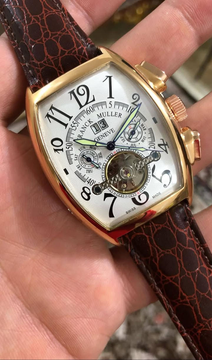 فرانك مولر اوتماتيك مال بالة موديل قديم وزنها ثقيل جدا
تشتغل على الحركة والاهتزاز وتشغل على التكويك

ضد الماء غير مستخدمة نظافة ١٠٠٪؜....طلاء ذهبي ثابت

قطر الساعة ٤٣...سناتر شغاله 

السعر 65  الف سعر  مع التوصيل


**إذا كنت صاحب هذا الإعلان وتريد حذفه لأي سبب، رجاءا أرسل رسالة إلى الدعم الفني**