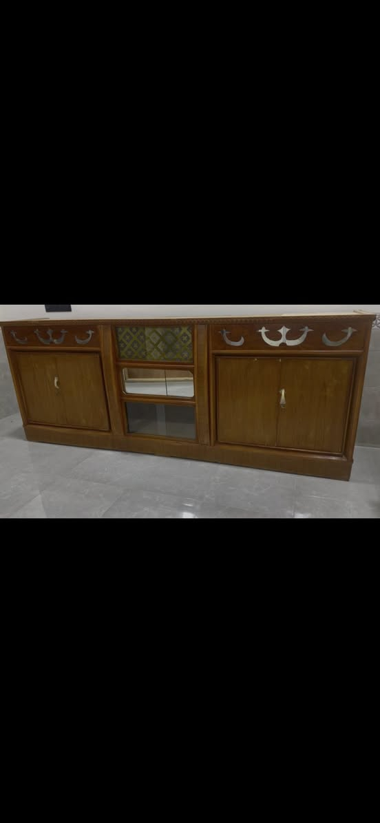 للبيع
كنتور سته ابواب السعر280وبيه مجال 

بوفيه حطاطه ب140وبيها مجال 

للتواصل علا الرقم 

***********
