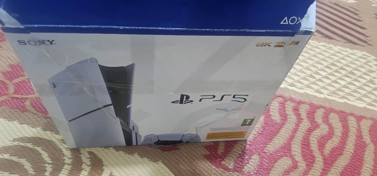 بلي 5سلم اوربي
ذاكره 1 تيرا 
يجي ويا ملحقات كامله جوستك وكيبلات كامله وكارتون 
لا مصلح ولا مفتوح تاخذه مثل جديد 
ضمان اسبوع استبدال


**إذا كنت صاحب هذا الإعلان وتريد حذفه لأي سبب، رجاءا أرسل رسالة إلى الدعم الفني**