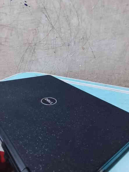 السلام عليكم لابتوب ديل للبيع المكان البصرة الكزيزه لابتوب اخو الجديد ما مستعمل فقط شهر السعر 225 مو شراي لا تراسل الواتساب *********** مواصفات بصوره 
♦️ملحقات اللابتوب 
♦️شاحنه 65W
♦️ماوس
♦️شنطه لون رصاصي
