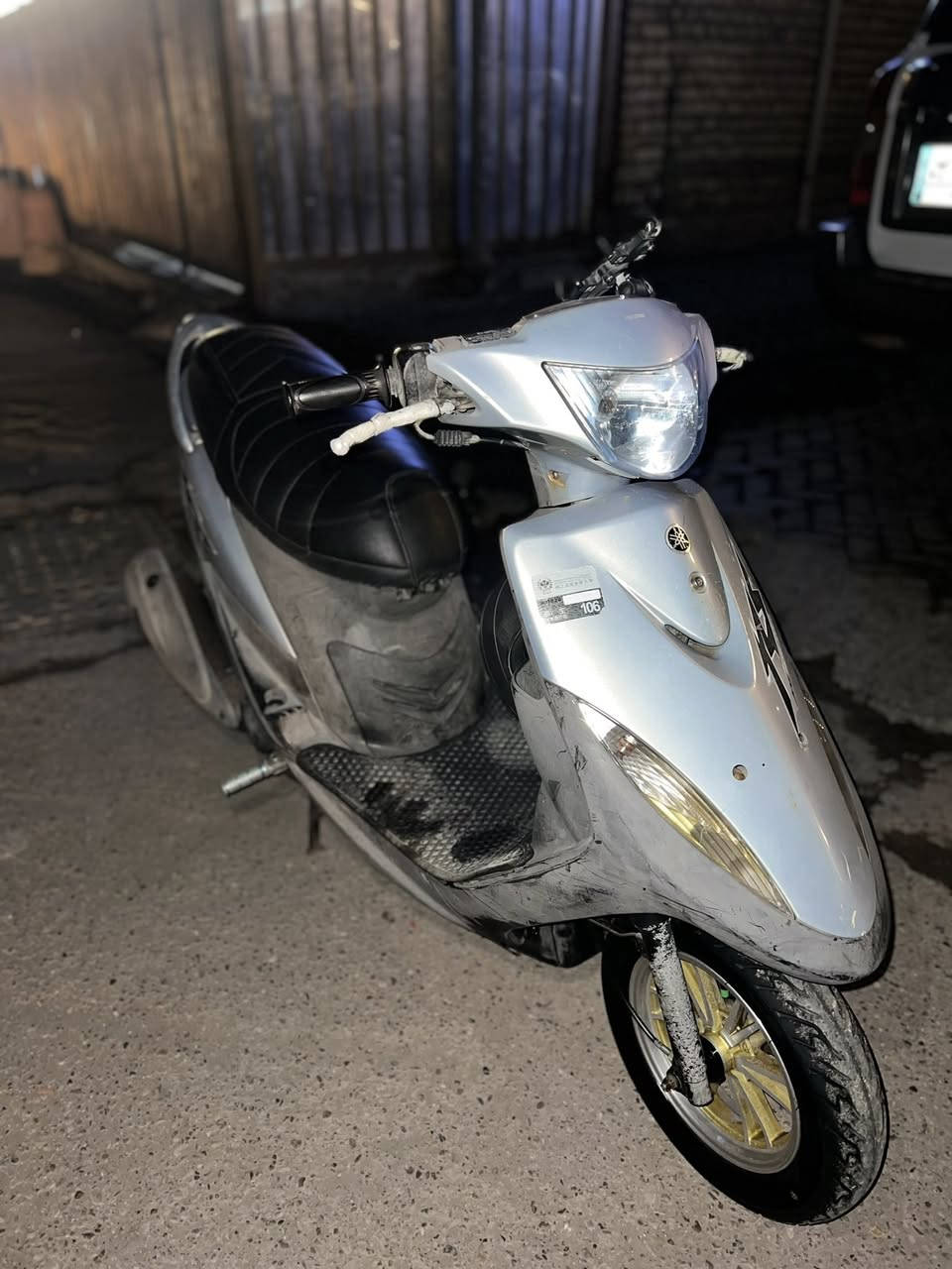 السلام عليكم ماكس عدله للبيع دراجة رمبة صارلها شهر نازلة الدرجة فول ملاح واحد و مكينه ناعمة دهن كلة موتل ابدل وبيها تزويد كدامك الدراجة خير من الله الي ما يعرف سعرها لا يتصل ولحد يصير براسي لوتي *********** بس واتساب موجود
