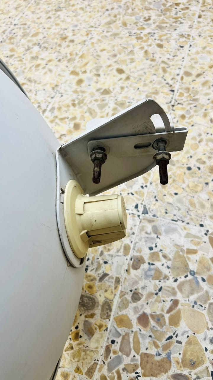 السلام عليكم للبيع نانو بور بيم الأصلي +الكيبل ٢٥متر السعر ٥٥المكان واسط مركز المدينة 
هاتف ( ***********)
