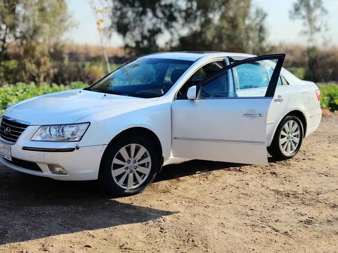 سوناتا للبيع ٢٠٠٩ رقم بغداد بإسمي جاهزه من كل شي تخم تاير صدر جديد مكينه ٢٤٠٠ كير ٥ نمر جاهزه مال جناي بيهة چاملغين وبابين خلفيه صبغ اثر شخوط السعر ١١٥ مكان بغداد 
***********
