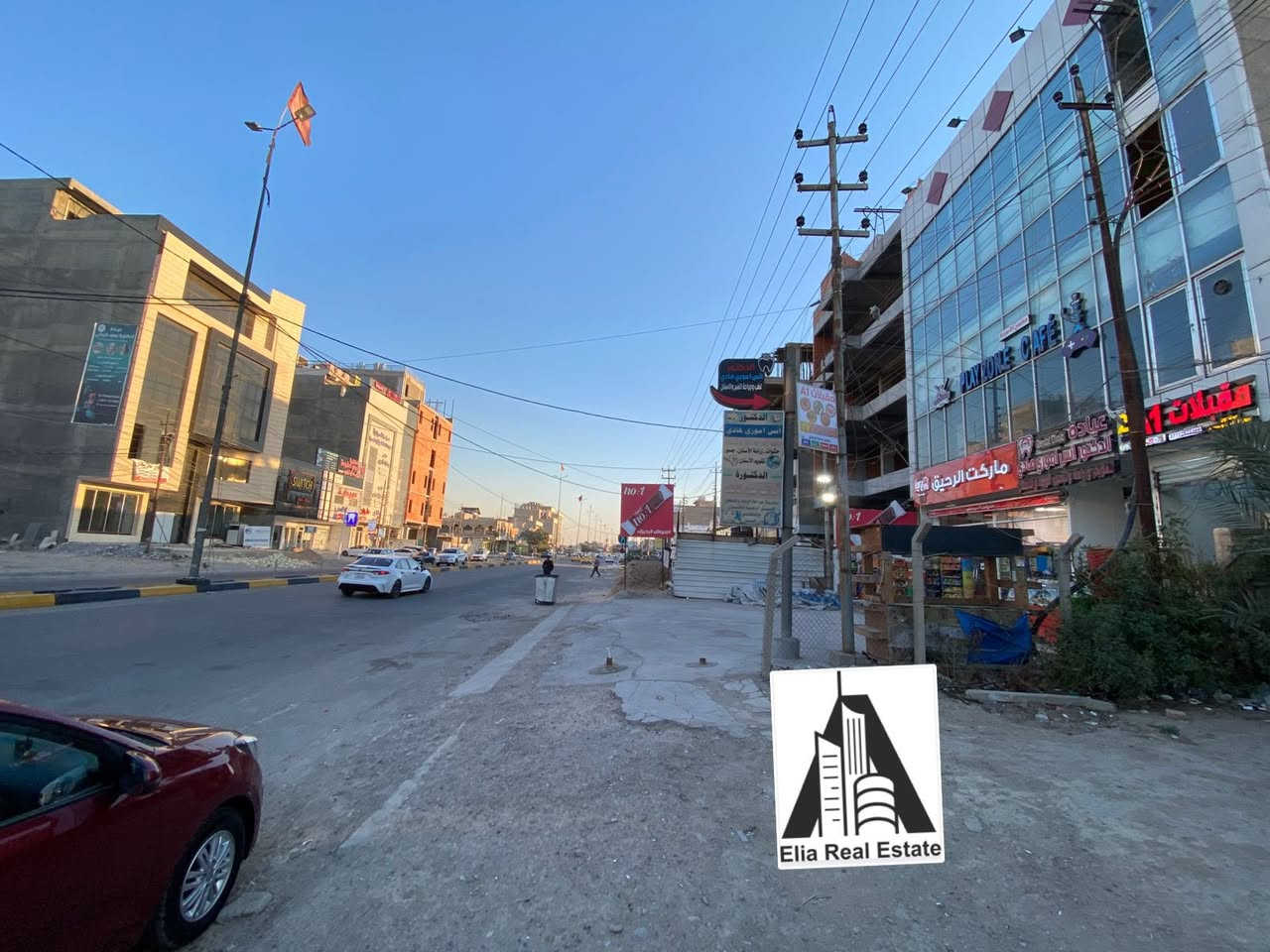 للأيجار في السيدية
دار تجاري مساحه 320 متر 
المحتويات 
كراج وحديقه 
غرف نوم سويت عدد 6 
استقبال ومطبخ حار بارد 
هول حولي
صحيات 4 
رصيف 10 متر وشارع سايدين تجاري بحت 

الموقع : السيدية / دخول الشارع التجاري الضباط / قرب مجمع السفير 
الايجار : 5 مليون وقابل للتفاوض 

يؤجر تجاري گ مقر شركة او معهد تدريسي او مقر سياسي او غيرها من الامور التجاريه الاخرى 

للاستفسار اكثر *********** حمزة 
مكتب ايليا للعقار
