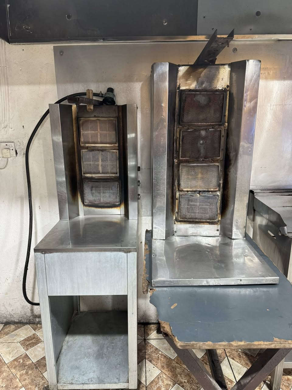 غراض مطعم للبيع العنوان موصل برطلة للاستفسار الاتصال على الارقام التاليه
***********
***********
