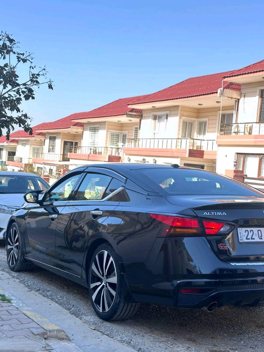 Nissan Altima 2022 Platinum 

مواصفاتها فول اخر شي بالالتيما

سقف سلايد 
كشن هيتر 
استيرن هيتر 
كشنات كهربائي 
كشنات جلد
كشن خزن ميموري 
رادارات جانبية و امامية و خليفة 
قيادة ذاتية 
٥ كاميرات 
٣٦٠ درجة كاميرا 
مراية الجانبية هيتر و اشارة بيها 
مراية الداخلية تعتيم بالليل 
مراية الجانبية تنزل ويه البك R
تبريد خلفي 
نظام خرائط بلادية 🌏
نظام السماعات  Bose 🎼🎼🎙️
نظام فور ويل السيارة 

 
حادثها 
جاملخ و بونيت بدون شواصي 
ايرباك بس سايق طاك و راجع بلادي 

هذا رقم الشاصي 1N4BL4FW5NN398969
 
السيارة ماشية ٦٧ الف ميل 

السعر:151$

***********