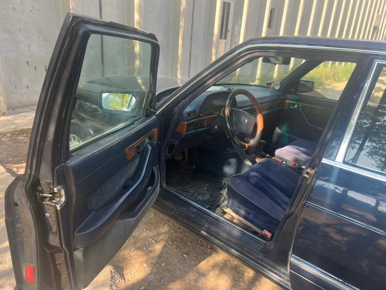 مارسدس موديل 1991لون نيلي رقم بغداد شرط التحويل مصبوغه عام سياره فول فتحه فول تبريد ثلج كشن كهربائي مكان الأسكندرية قرب النفق ***********سعره 65بيه مجال قليل
