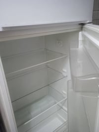 ثلاجة • أجهزة منزلية