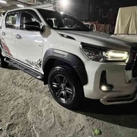 للبيع بيك اب تيوتا هايلوكس ساززز مديل 2021 TRD فور ويل بانزين اتوماتيك...