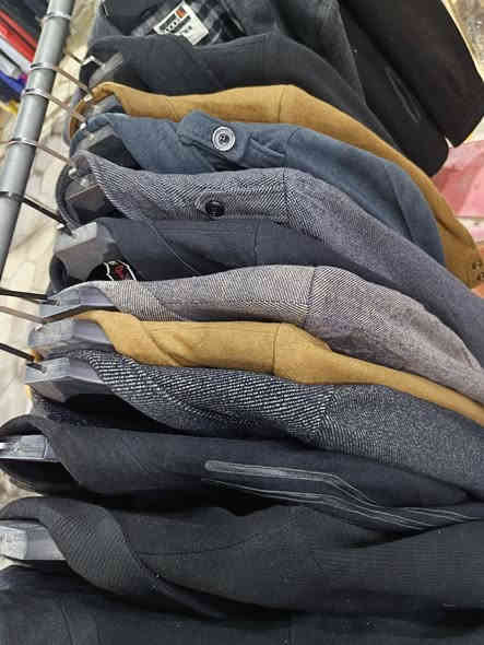 كوت رجالي باله
قمصله رجالي باله 
العنوان الماجديه شارع الملعب 
قرب السوق محل ابوذر 
***********
