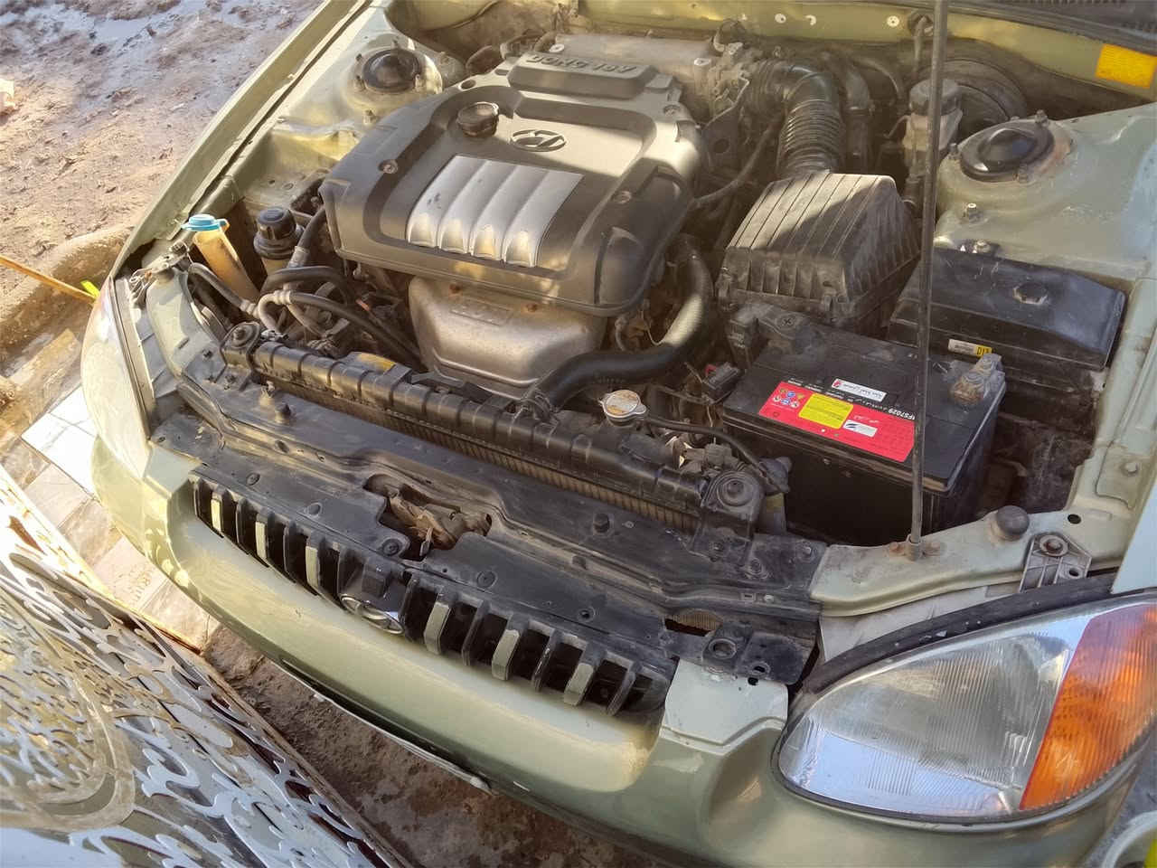 السلام عليكم للبيع او المراوس سوناتا موديل 20004سلندر مكينه 2000 سيارة جديده لوك مكينه كير حداديه تخم تاير باتري جديد كهربائيات كلها شغاله رقم بغداد  تبريد نقصه غاز طار عندي السيارة جاهزة عله اخر حبايه انكر سلف واطلع مصبوغه عام جديد للاستفسار *********** السعر 58وبيها مجال للشراي مكاني بابل
