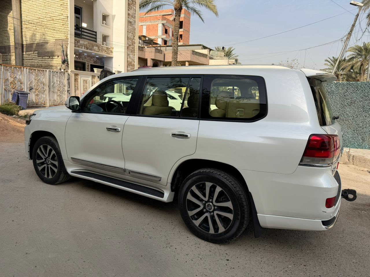 ⭕️للبيع لاند كروز بريم 2019 ((GXR))⭕️
-ماشيه 47 الف حقيقي 
محرك 6 سلندر 
بريم اصل
3 شاشات 
فتحة سقف
تشغيل عن بعد
مقاعد جلد 
شاحن لاسلكي 
جنطه كهرباء 
كشنات جهتين كهرباء 
مواصفات البريم معروفة
((السيارة كفالة عامة من الصبغ والتبديل و الرصعة من كلشي مكفولة ))
والسيارة جديدة بمعنى الكلمة بدون شخط بدون رصعة وكل غراض الشركة موجودة بيه✅ بأسمي وتحويل ثاني يوم💢

السعر 54,500$ وبيها مجال—
مكان السياره بغداد/ شارع فلسطين 📍
لأستفسار:*********** 📞
