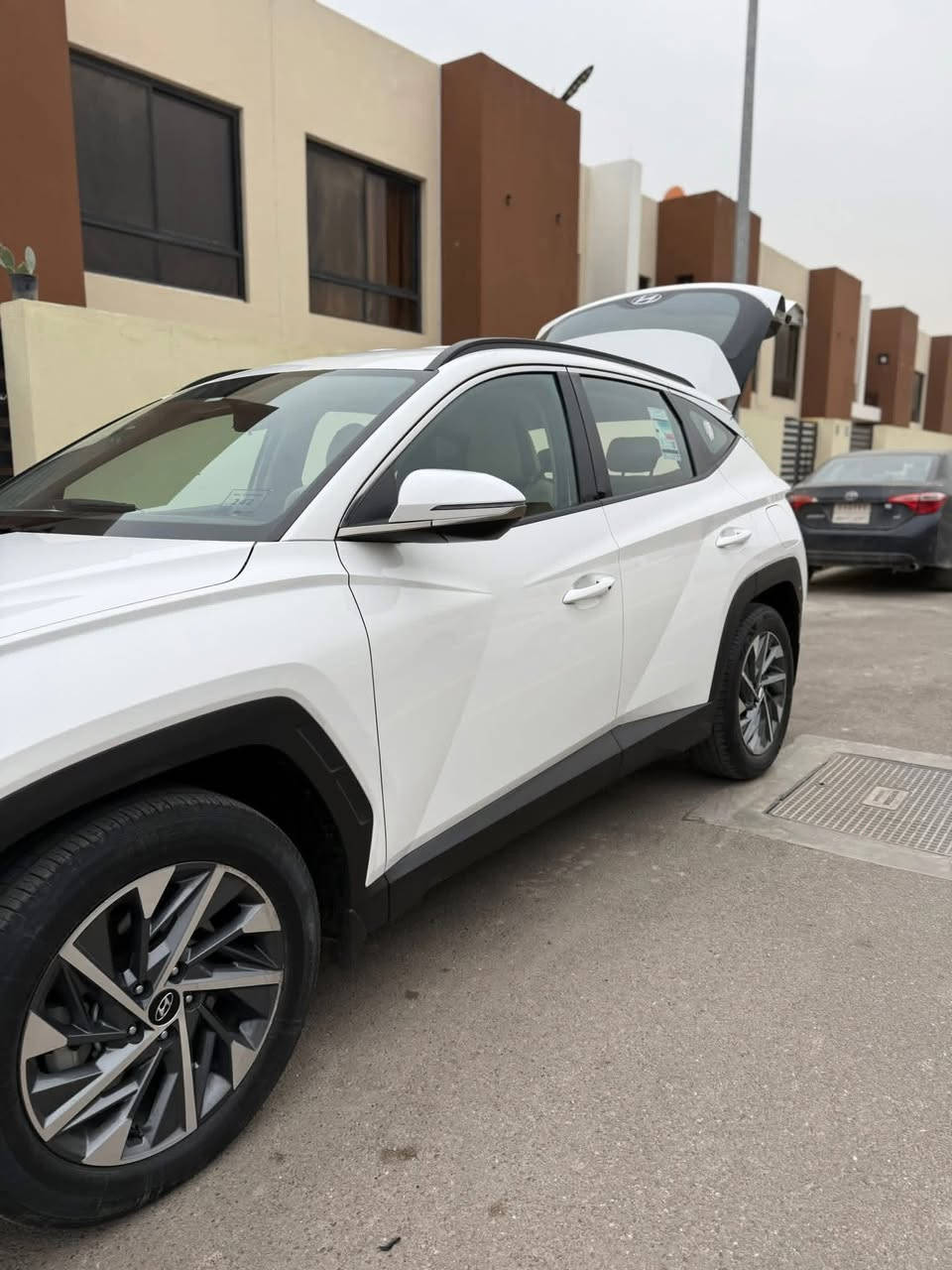 توسان موديل ٢٠٢٤ خليجي بيها رصعتين بارد كما موضح بالسونار
رقم بغداد تحويل مباشر

مواصفات فول 1/1 قماره حديد

__________

بصمه تشغيل وابواب 

تشغيل عن بعد 

كشنات كهرباء 

شاشه ابل كار بلي 

كامره خلفيه دواره 

حساسات امامي خلفي 

سايد بريك بصمه 

اوتو هولد 

درايف مود 

نزول منحدرات 

لايت دواره مع الستيرن 

تحكم ستيرن  

شاحن لاسلكي 

لد امامي خلفي 

ويل حجم 18

محرك 2000 دوش 

___________

مكان السياره بغداد 

السعر 225 وبيه مجال بسيط

***********
