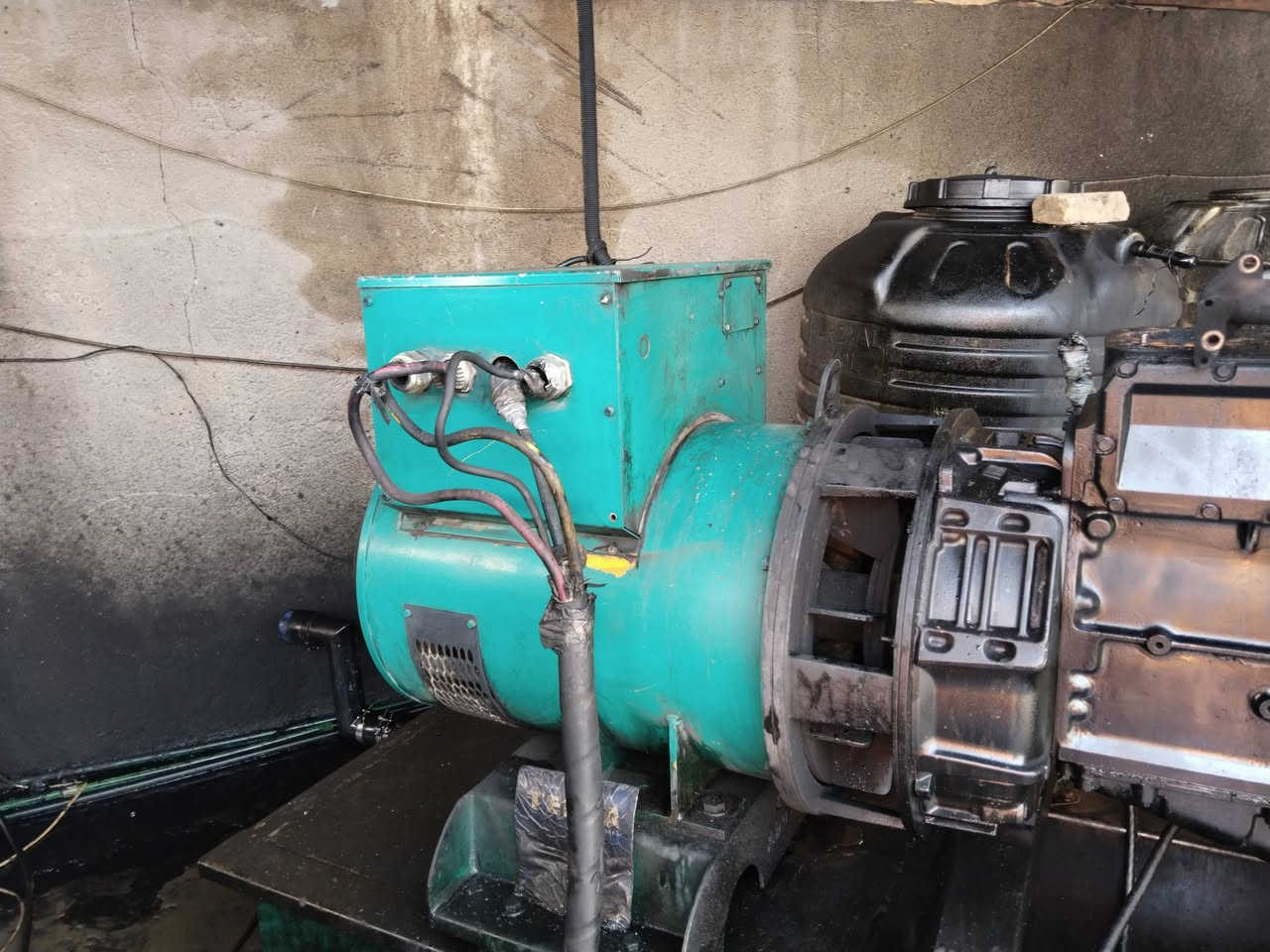 السلام عليكم توليد وشاصي وراديتر للبيع توليد ٣٠٠ كيفي بلادي شغال وراديتر جبيره حلوه لا حماوه ولا شي خير من الله للستفسار اتصل علا الرقم ......‏‪0770 253 1642‬‏ مالك الزيرجاوي
